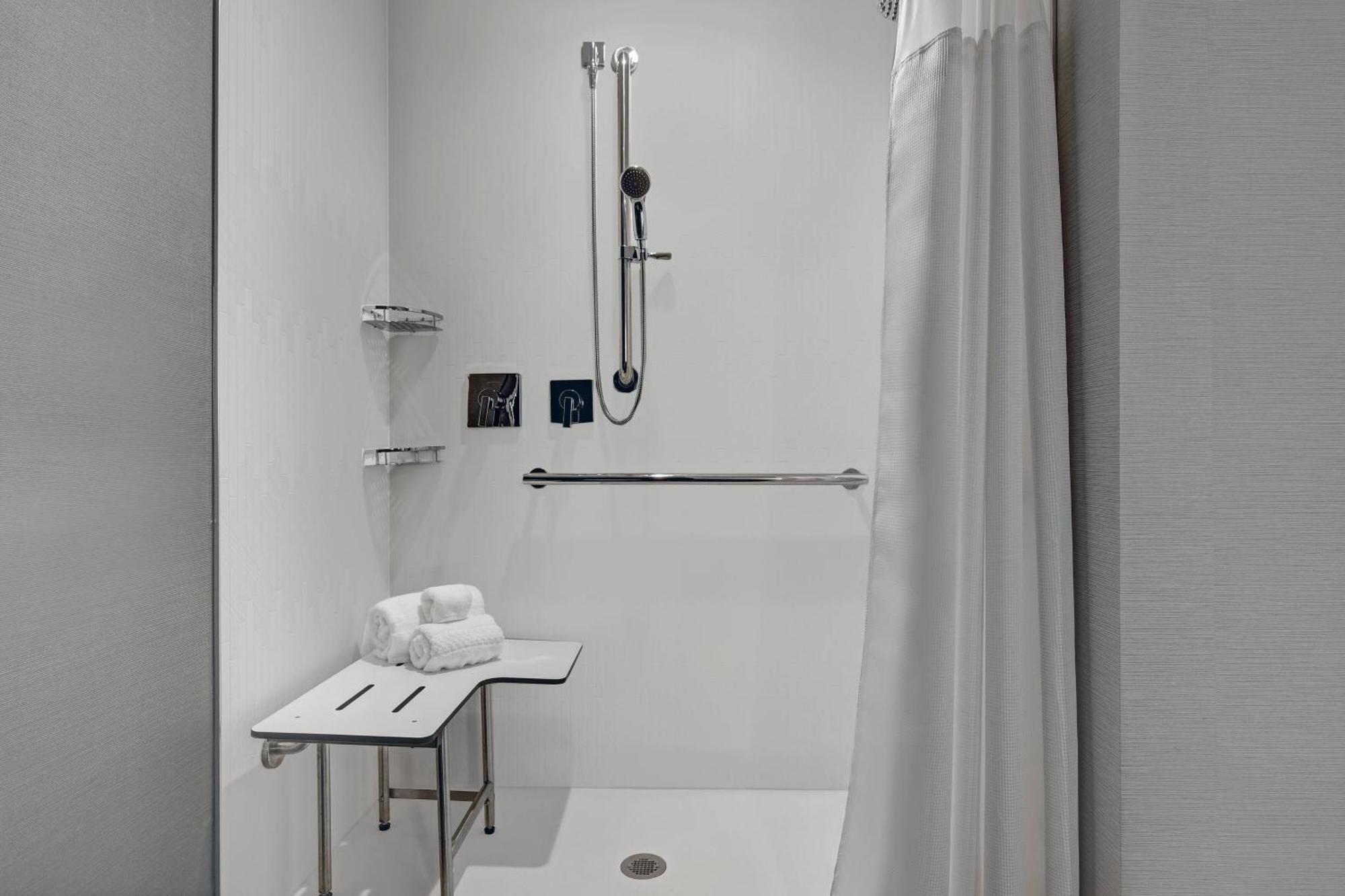 Courtyard By Marriott Manhattan Aggieville Dış mekan fotoğraf